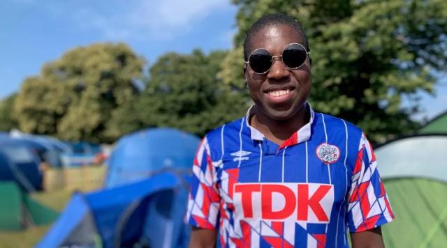 免费送彩金-禁品变潮物!穿球衣参加音乐节成为英国新时尚